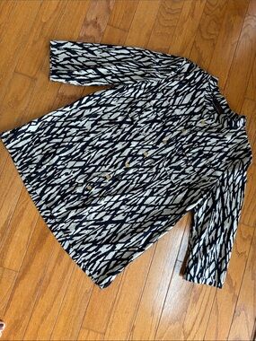Dana Buchman Black and Cream Abstract Button-Front Tunic large